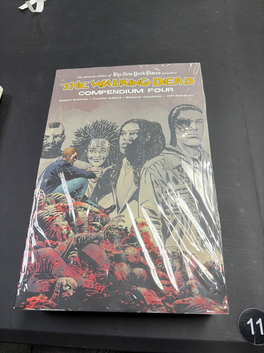 The Walking Dead: Compendium Four