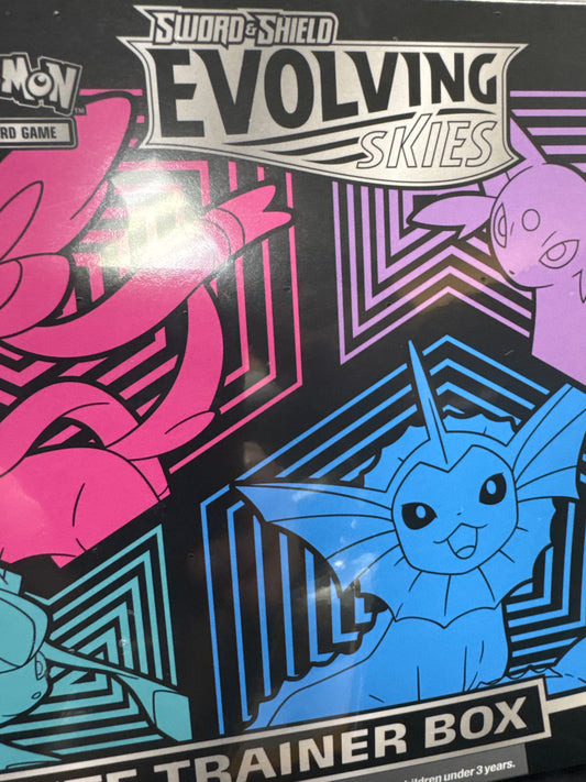 Pokémon Elite Trainer Box- Evolving Skies